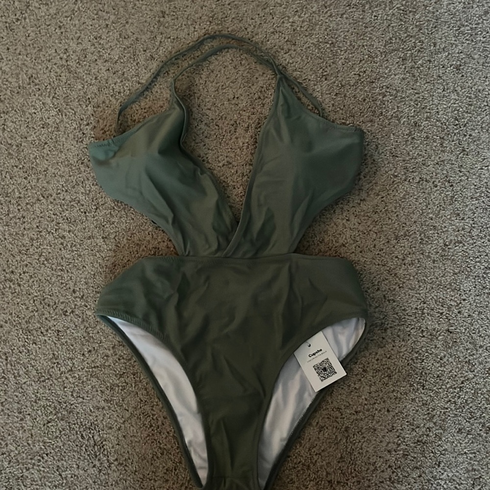 Cupshe one piece with cut out to expose waist